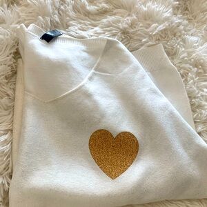 ☀️NWOT☀️beautiful white shimmer sweater with gold heart💛